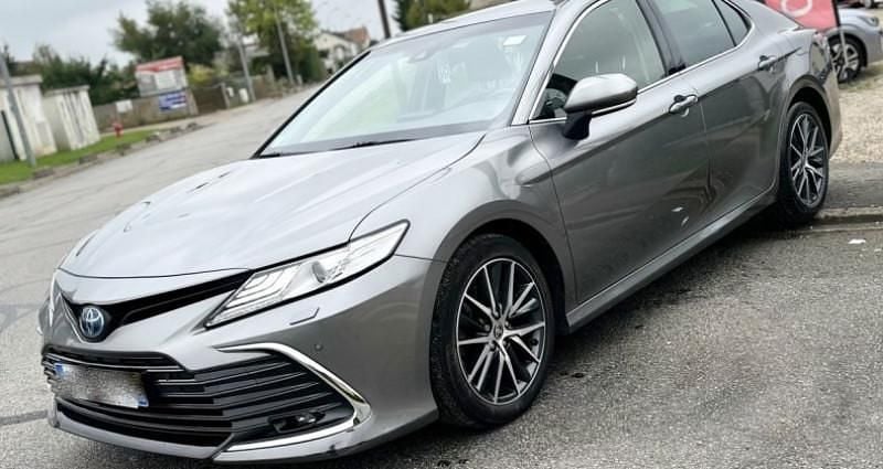 Gris Utilisé 2022 Toyota Camry Design Berline | 24 990 € (Bon prix) - Image 1/4