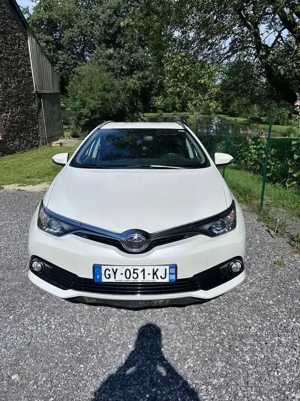 Utilisé 2016 Toyota Auris Touring Sports Business Edition Break | 8 500 € - Image 1/4