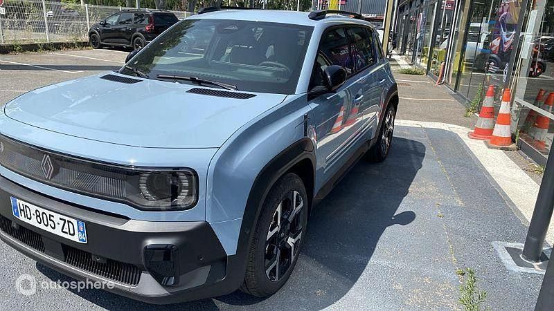 Bleu Nouvelle 2025 Renault 4 E-Tech Techno SUV | 35 299 € (Prix juste) - Image 1/4