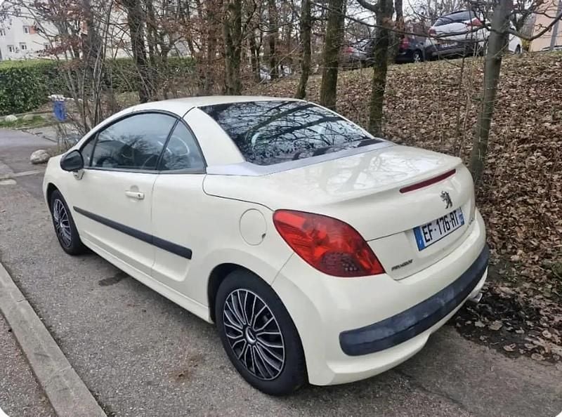 Occasion 2007 Peugeot 207 CC Cabriolet | 2 690 € (Prix juste) - Image 1/4