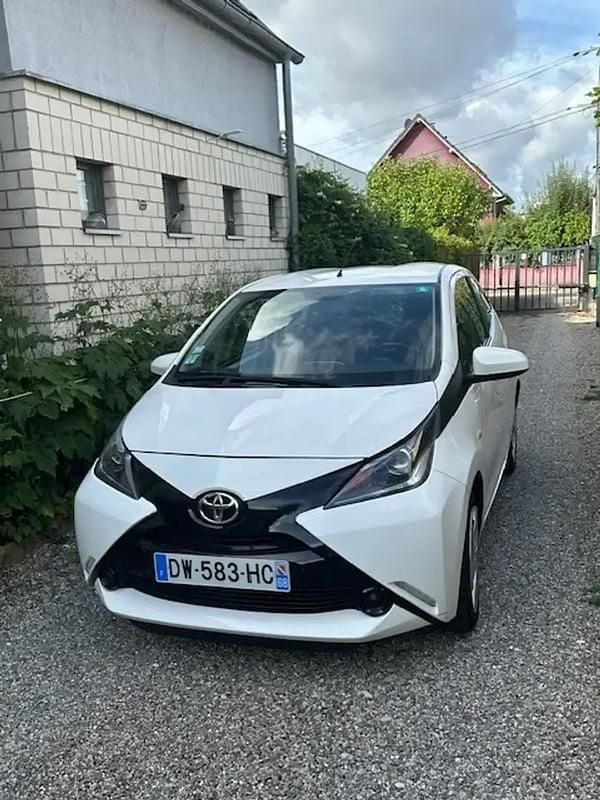 Utilisé 2015 Toyota Aygo X-play Citadine | 5 800 € (Super prix) - Image 1/4