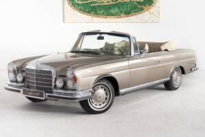 Beige Occasion 1971 Mercedes 280 SE Cabriolet | 300 000 € - Image 1/4