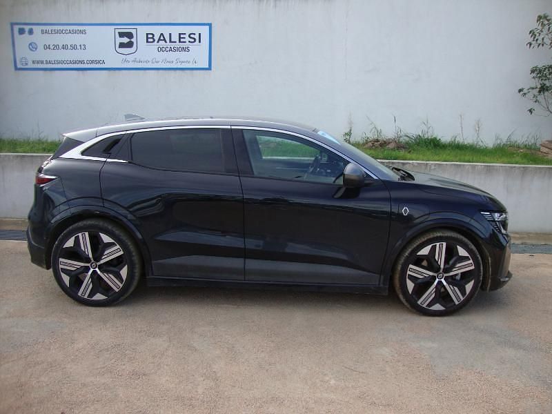 Noir Utilisé 2022 Renault Mégane Iconic Berline | 27 900 € (Prix juste) - Image 1/4