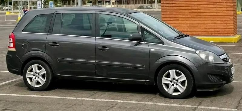Noir Utilisé 2011 Opel Zafira Monospace | 2 500 € - Image 1/4
