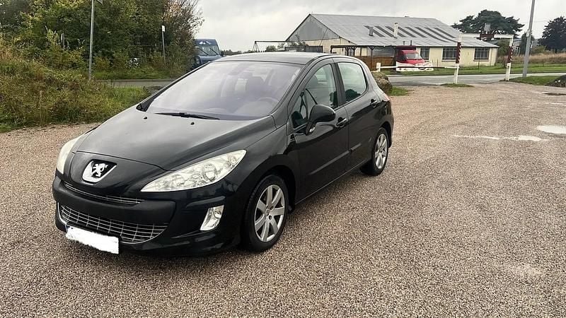 Utilisé 2009 Peugeot 308 Premium Berline | 3 500 € (Prix juste) - Image 1/4