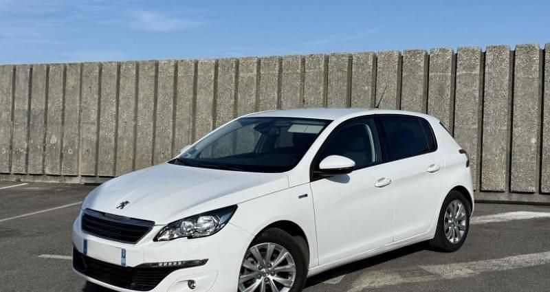 Blanc Utilisé 2017 Peugeot 308 Style Berline | 8 990 € (Bon prix) - Image 1/4