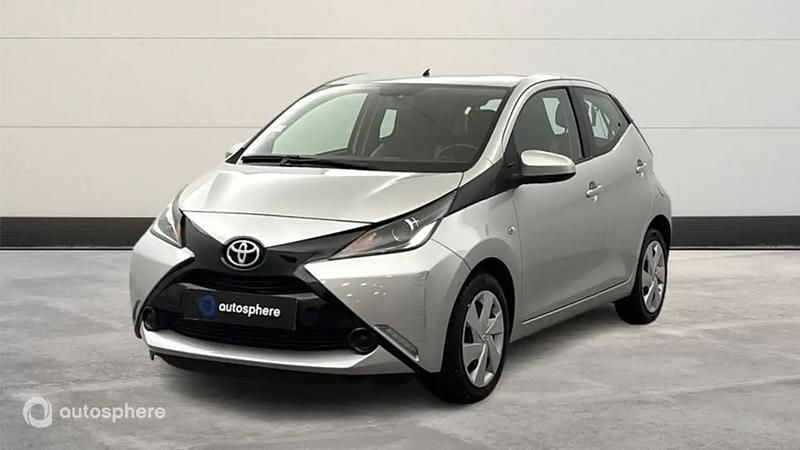 Gris Occasion 2015 Toyota Aygo X-play Citadine | 9 499 € (Prix juste) - Image 1/4