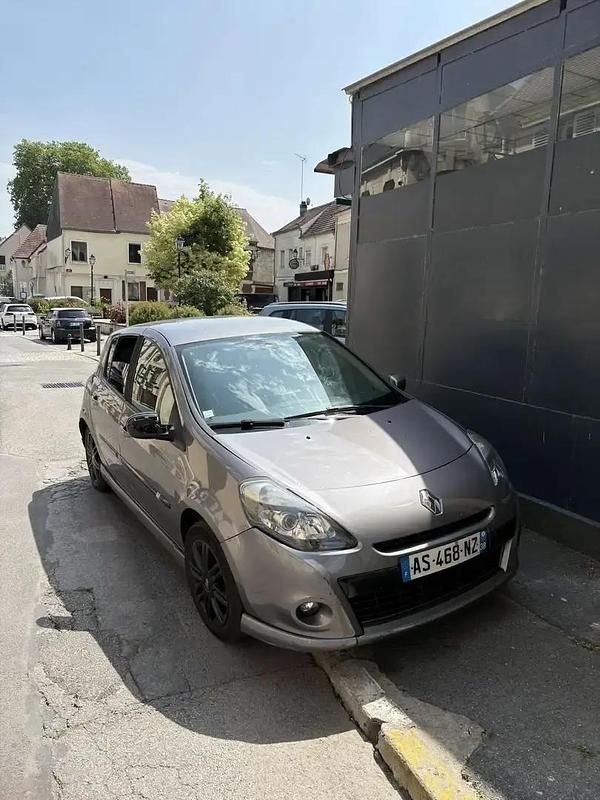 Utilisé 2010 Renault Clio III GT Berline | 4 990 € (Bon prix) - Image 1/4