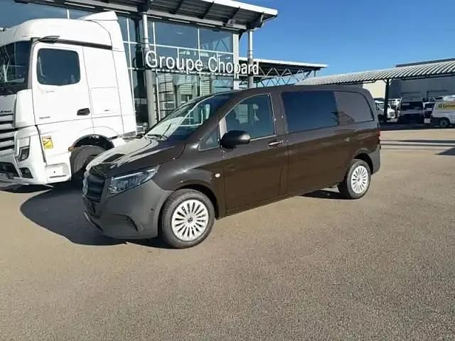 Upsbraun (erdbraun) Utilisé 2025 Mercedes Vito Monospace | 52 200 € - Image 1/4