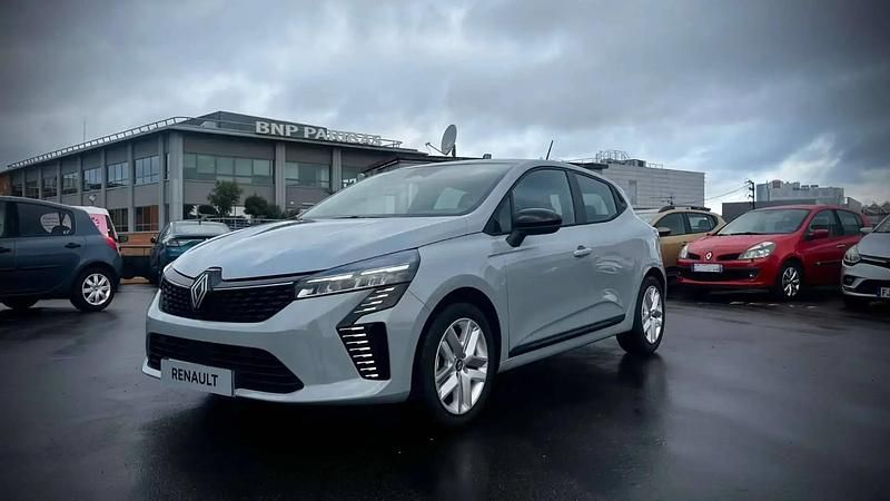 Gris Nouvelle 2025 Renault Clio V Evolution Berline | 21 890 € (Prix juste) - Image 1/4