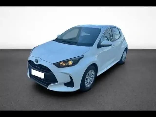 Blanc Utilisé 2022 Toyota Yaris Hybrid Berline | 17 480 € (Bon prix) - Image 1/4