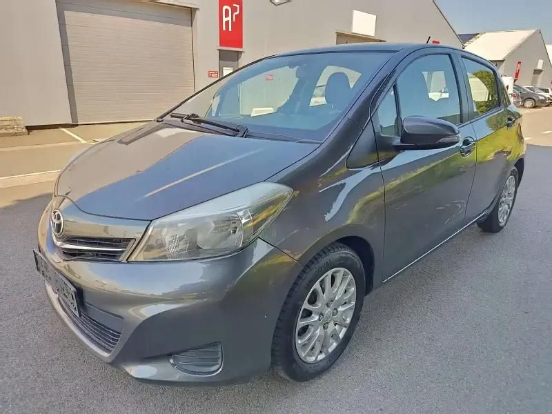 Gris Utilisé 2011 Toyota Yaris Lounge Berline | 5 200 € (Prix juste) - Image 1/4