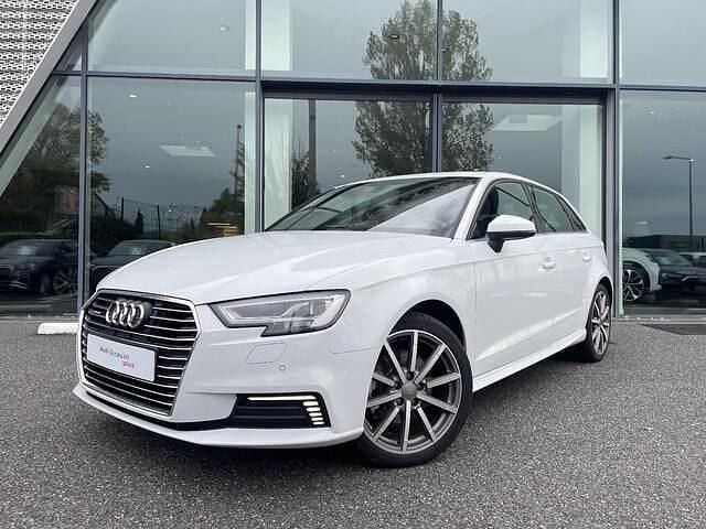 Blanc glacier métallisé Utilisé 2020 Audi A3 Sportback e-tron Design Berline | 23 490 € (Super prix) - Image 1/4