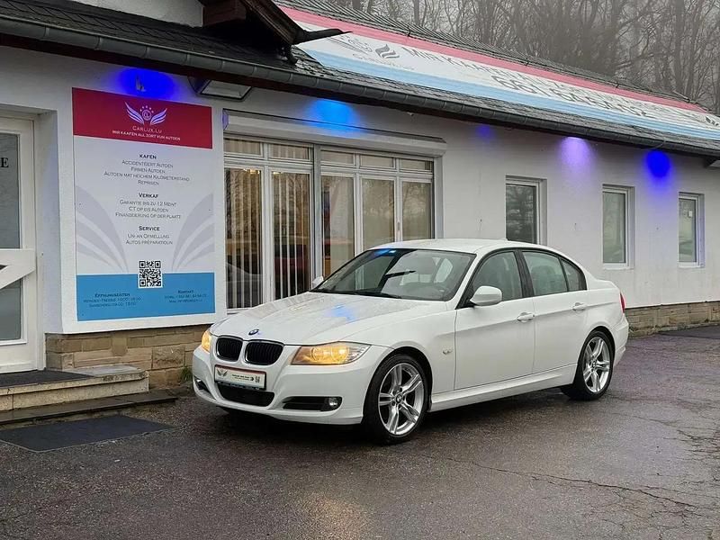 Blanc Occasion 2011 BMW 320 Berline | 6 999 € - Image 1/4