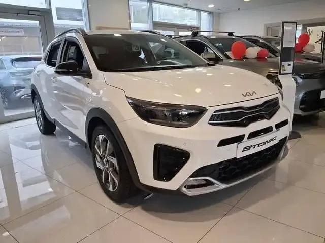 Snow white pearl Occasion 2025 Kia Stonic SUV | 28 590 € - Image 1/4