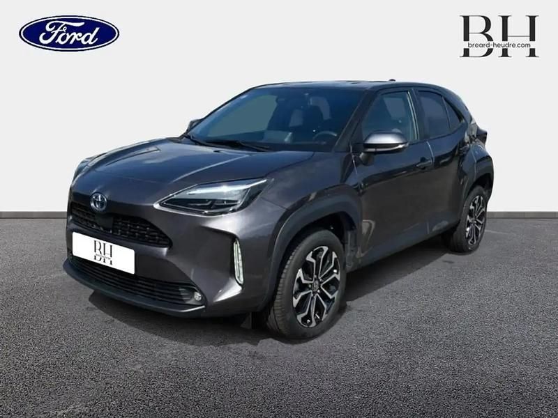 Gris Utilisé 2022 Toyota Yaris Cross Design SUV | 22 980 € (Prix assez cher) - Image 1/4