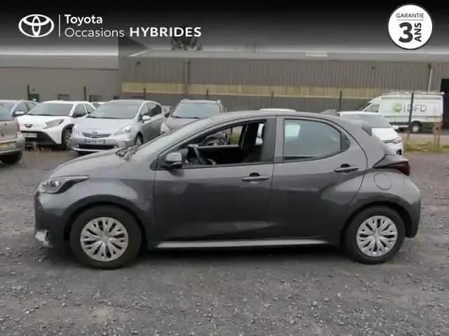 Occasion Toyota Yaris Hybrid Business Edition 116 ch (85 kW) 2023 Gris atlas (m) Berline