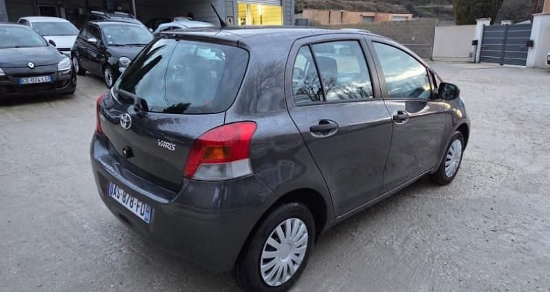 Occasion Toyota Yaris 68 ch (50 kW) 2009 Gris Citadine