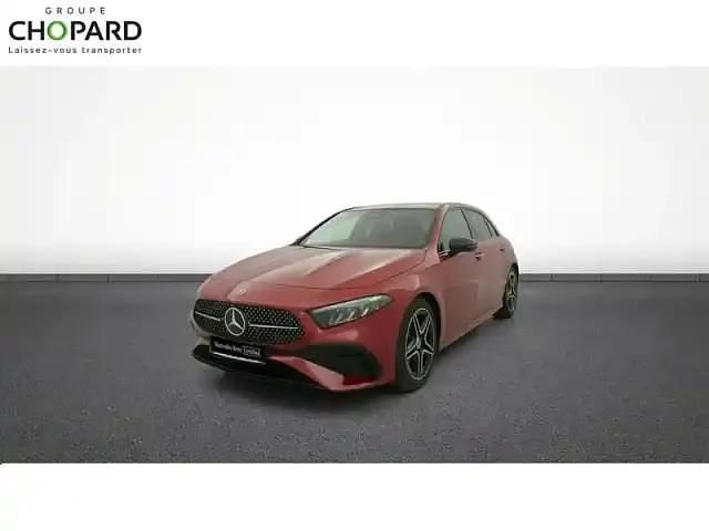 Patagonia red metallic paint Utilisé 2024 Mercedes A200 Berline | 35 890 € (Prix assez cher) - Image 1/4