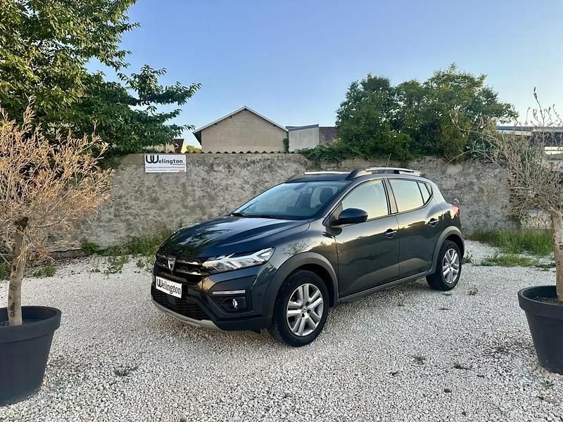 Gris Utilisé 2022 Dacia Sandero Comfort Citadine | 16 990 € (Prix juste) - Image 1/4