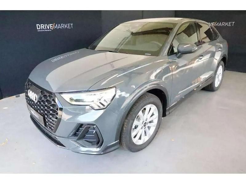 Gris Utilisé 2025 Audi Q3 Sportback Sport SUV | 43 989 € (Prix juste) - Image 1/4