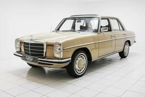 Beige Utilisé 1974 Mercedes 200 Berline | 20 950 € - Image 1/4