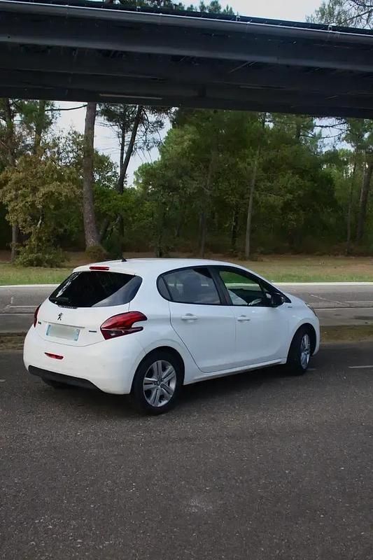 Utilisé 2017 Peugeot 208 Style Citadine | 6 500 € (Bon prix) - Image 1/4