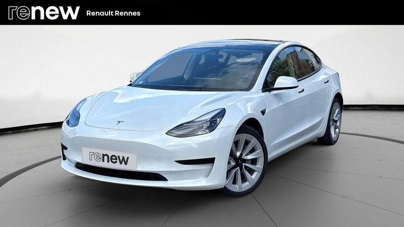 Blanc Utilisé 2022 Tesla Model 3 Standard Range Berline | 28 990 € (Prix juste) - Image 1/4