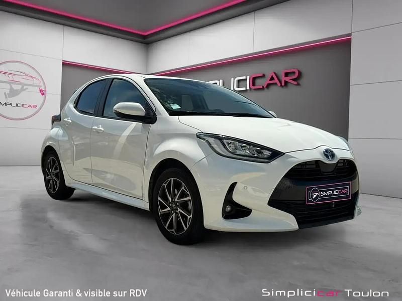 Blanc Utilisé 2023 Toyota Yaris Hybrid Design | 19 480 € (Super prix) - Image 1/4