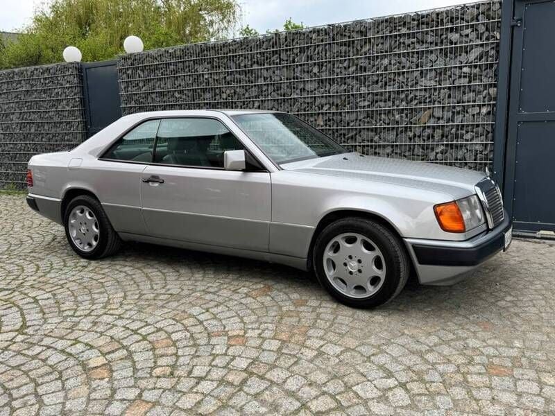 Argent Utilisé 1992 Mercedes E300 Coupé | 19 500 € - Image 1/4