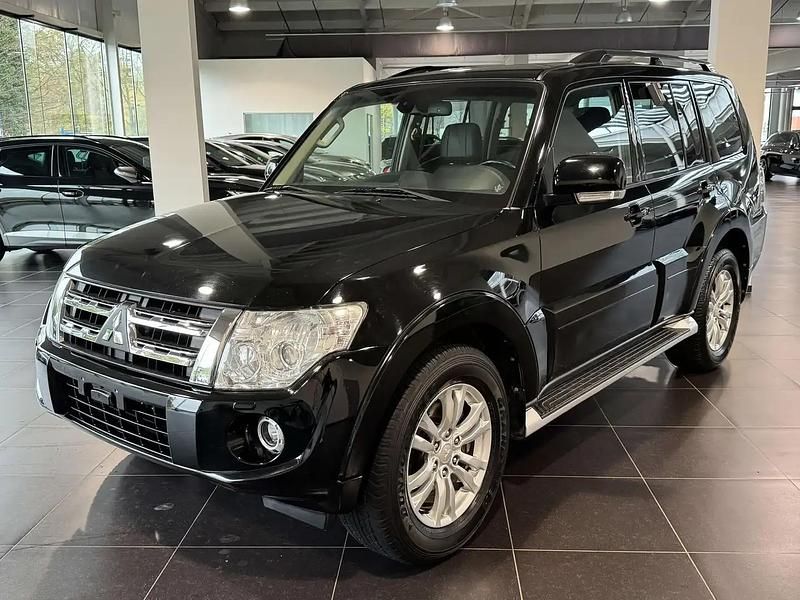 Noir Occasion 2015 Mitsubishi Pajero SUV | 28 990 € - Image 1/4