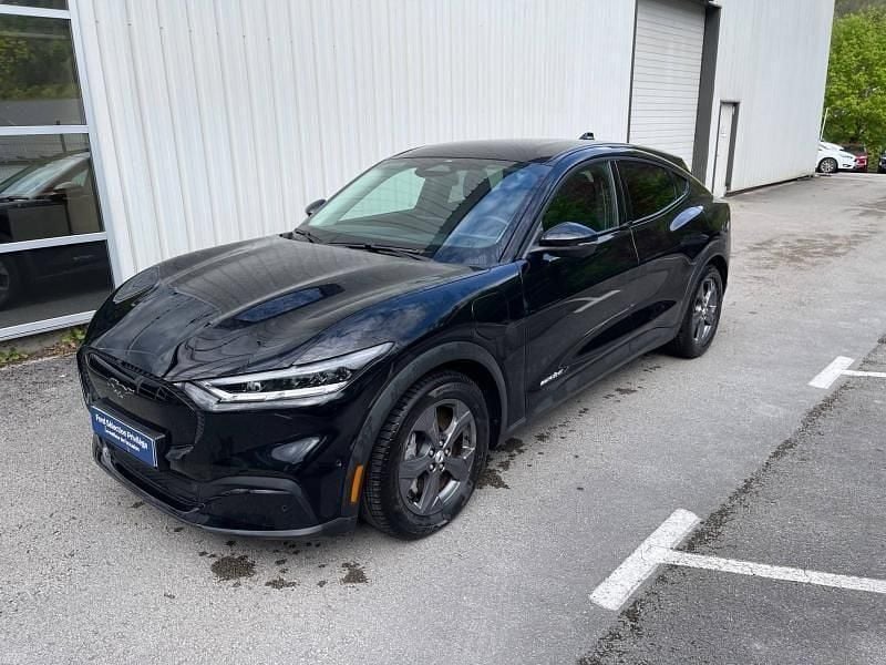 Noir Utilisé 2023 Ford Mustang Mach-E Extended Range SUV | 34 999 € (Prix juste) - Image 1/4