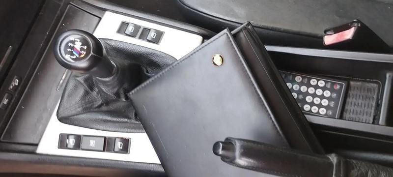 Image 2/4
