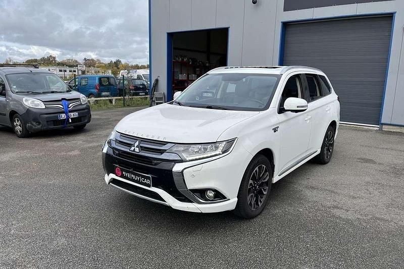 Occasion Mitsubishi Outlander P-HEV Instyle 121 ch (88 kW) 2015 Blanc SUV