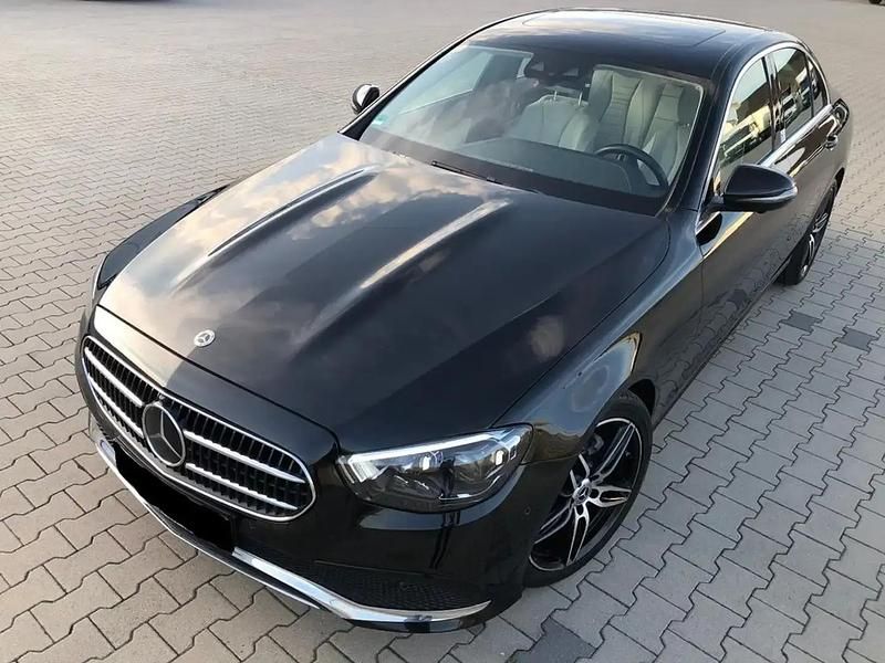 Noir Utilisé 2021 Mercedes E220 Berline | 40 800 € (Prix juste) - Image 1/4