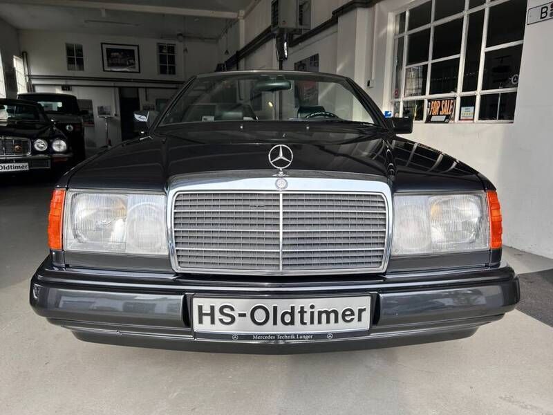 Noir Utilisé 1993 Mercedes E300 Cabriolet | 39 500 € - Image 1/4