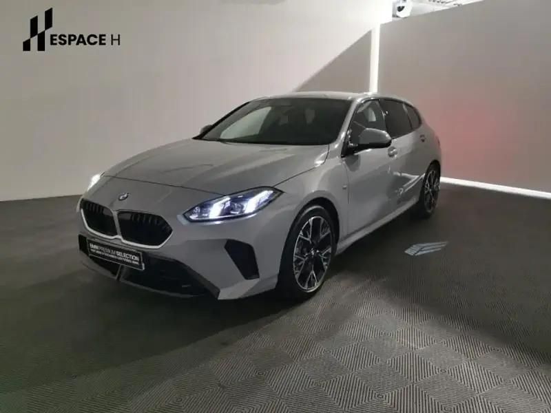 Gris Utilisé 2025 BMW 120 M Sport Citadine | 39 690 € (Prix juste) - Image 1/4