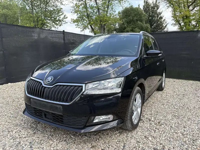 Noir Utilisé 2020 Skoda Fabia Break | 7 990 € - Image 1/4
