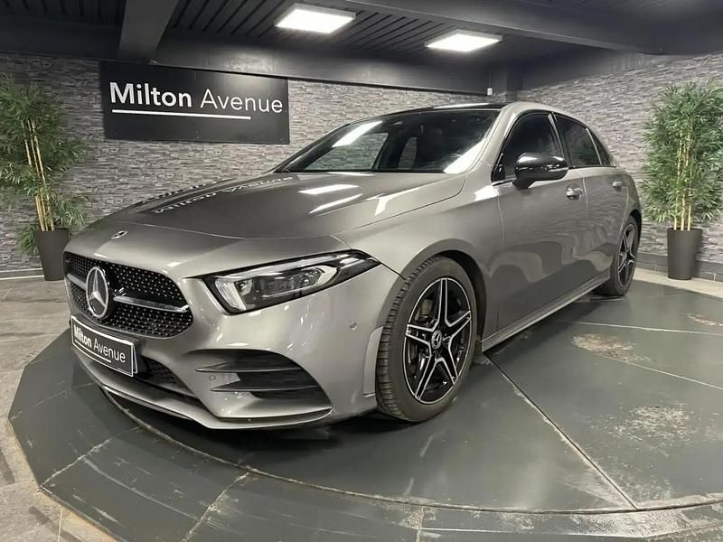 Gris Utilisé 2023 Mercedes A200 AMG line Berline | 29 990 € (Bon prix) - Image 1/4