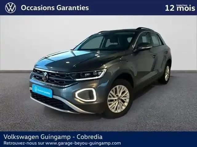 Gris indium métallisée Occasion 2023 VW T-Roc Life SUV | 23 890 € (Bon prix) - Image 1/4