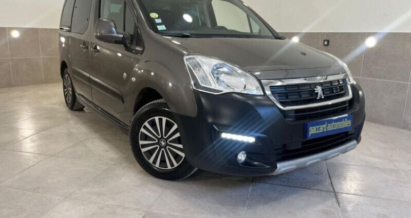 Utilisé 2015 Peugeot Partner Tepee Outdoor Monospace | 9 990 € (Prix juste) - Image 1/4