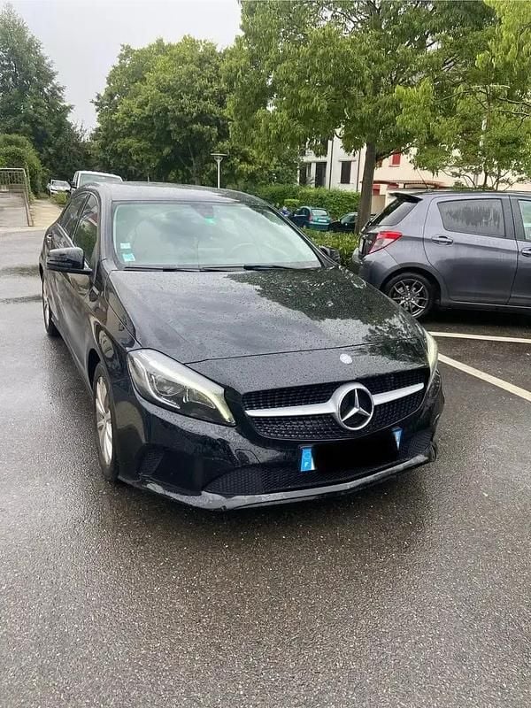Noir Utilisé 2016 Mercedes A160 Berline | 11 000 € (Super prix) - Image 1/4