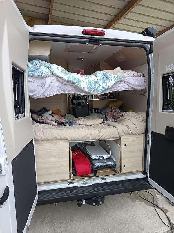 Image 4/4