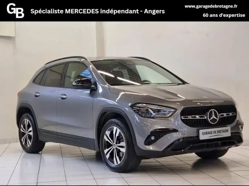 Gris Utilisé 2023 Mercedes GLA200 Progressive SUV | 44 900 € (Prix cher) - Image 1/4
