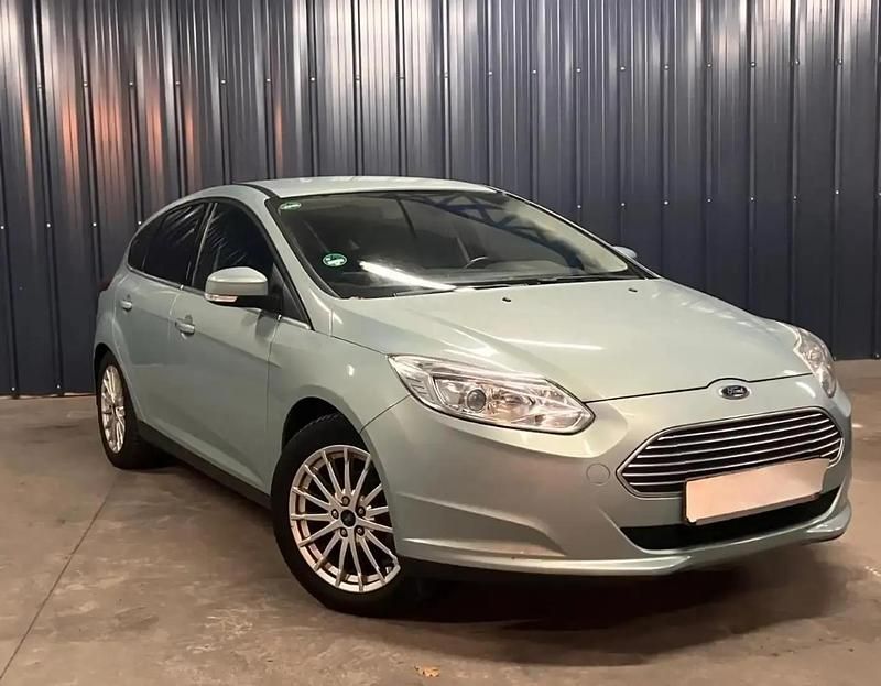 Gris Occasion 2014 Ford Focus Berline | 10 490 € - Image 1/4