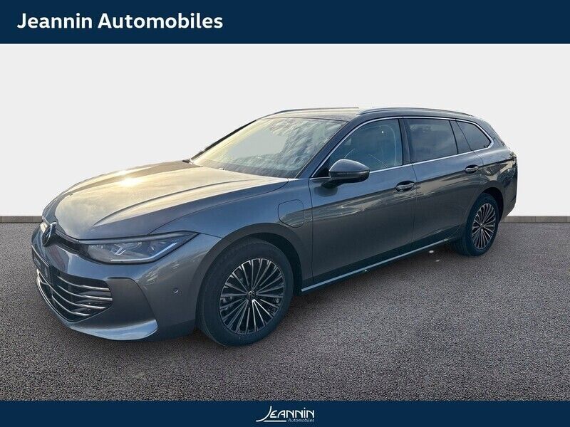 Othercolor Utilisé 2024 VW Passat Coupé | 49 990 € - Image 1/3