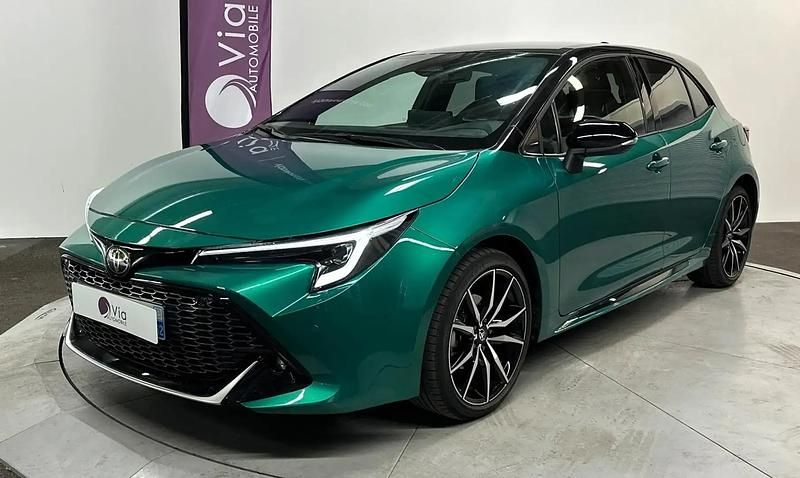 Vert Utilisé 2024 Toyota Corolla Sport Berline | 27 999 € (Prix juste) - Image 1/4
