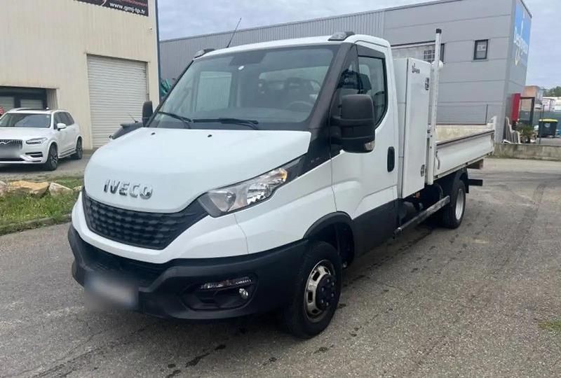 Blanc Utilisé 2021 Iveco Daily Van | 31 790 € - Image 1/4
