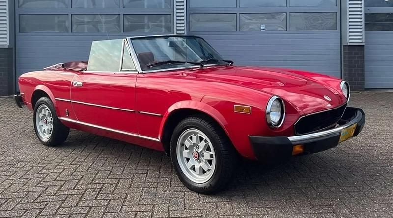 Rouge Occasion 1982 Fiat 124 Spider Cabriolet | 19 500 € - Image 1/4