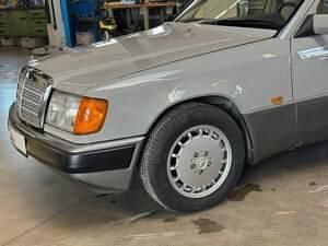 Occasion Mercedes 300 147 ch (108 kW) 1991 Gris Berline